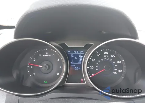 2013 Hyundai Veloster Base W/Black z USA, uszkodzony, nr VIN KMHTC6AD8DU104853